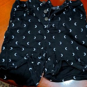 HT Denim Black Moon Print Ultra Hi-Rise Button Front Shorts (Size:3)